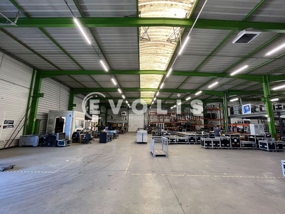   Locaux d'activité - A LOUER - 2 600 m² non divisibles Chassieu