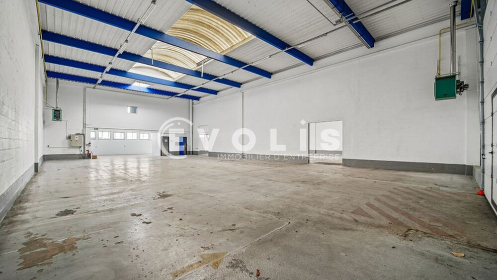   Locaux d'activité - A LOUER - 11 740 m² divisibles à partir de 211 m² 
