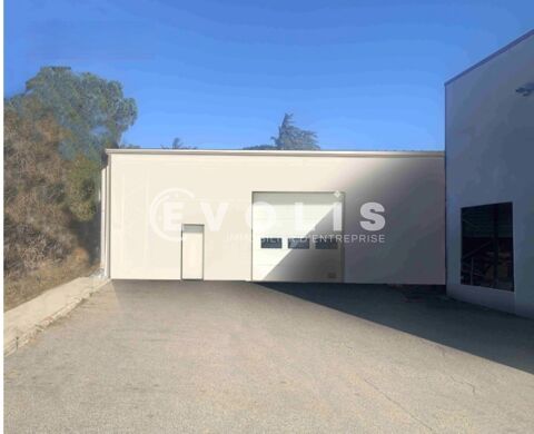   Entrepôts - A VENDRE OU A LOUER - 1 200 m² non divisibles 
