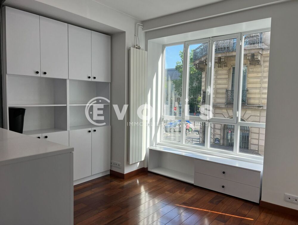  Bureaux - A LOUER - 135 m² non divisibles 