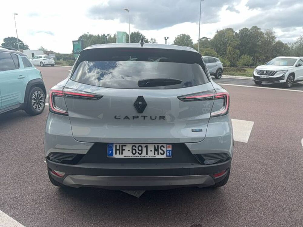 Captur E-Tech full hybrid 160 ch esprit Alpine 2025 occasion 50000 Saint-L&ocirc;