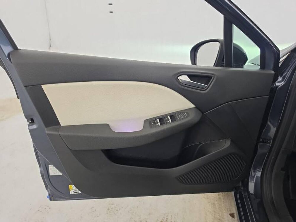 Clio E-Tech 140 - 21 Premi&egrave;re Edition 2021 occasion 29900 Concarneau