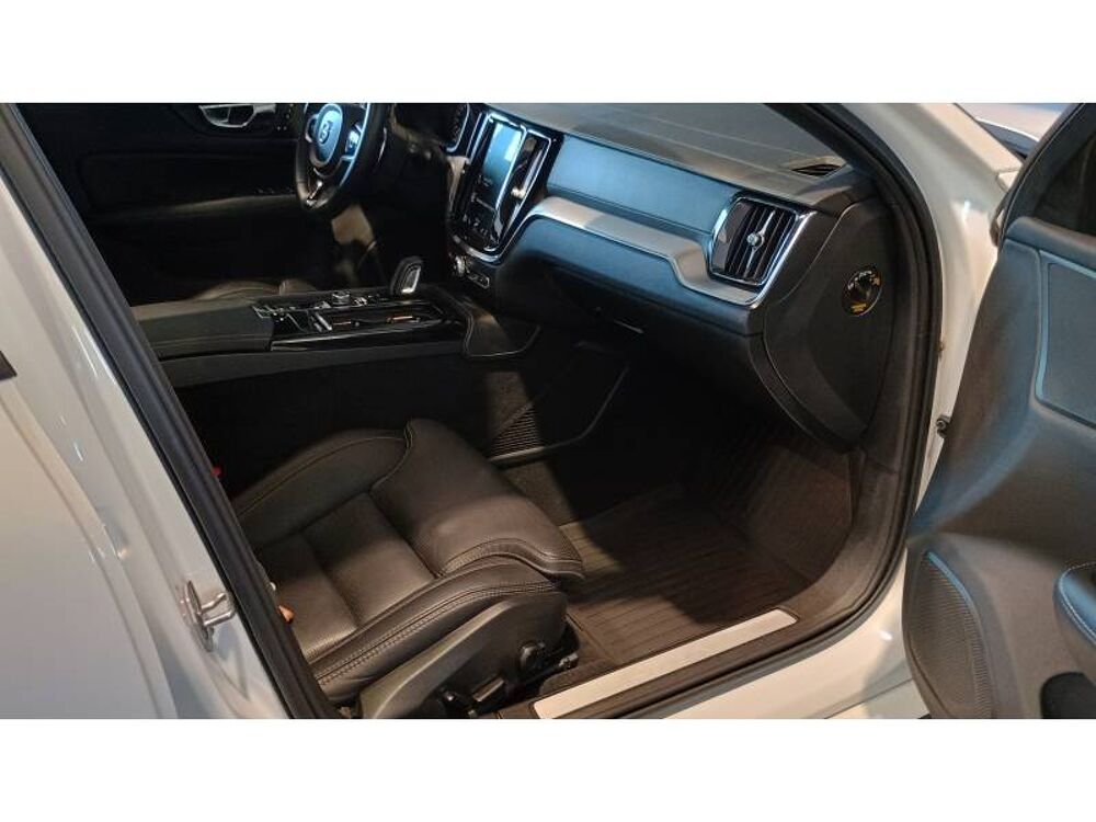 V60 T8 Twin Engine 303 ch + 87 ch Geartronic 8 R-Design 2020 occasion 35760 Saint-Gr&eacute;goire