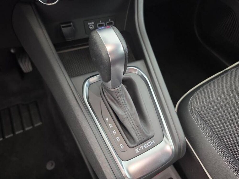 Captur E-Tech full hybrid 145 Techno fast track 2023 occasion 14200 H&eacute;rouville-Saint-Clair