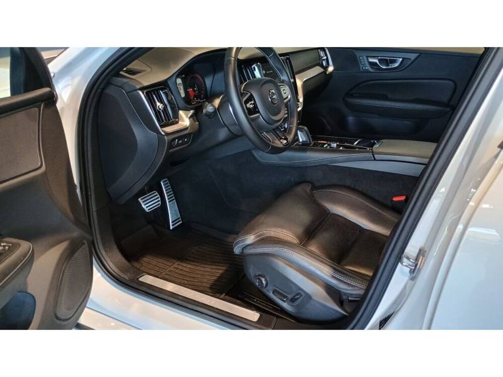 V60 T8 Twin Engine 303 ch + 87 ch Geartronic 8 R-Design 2020 occasion 35760 Saint-Gr&eacute;goire