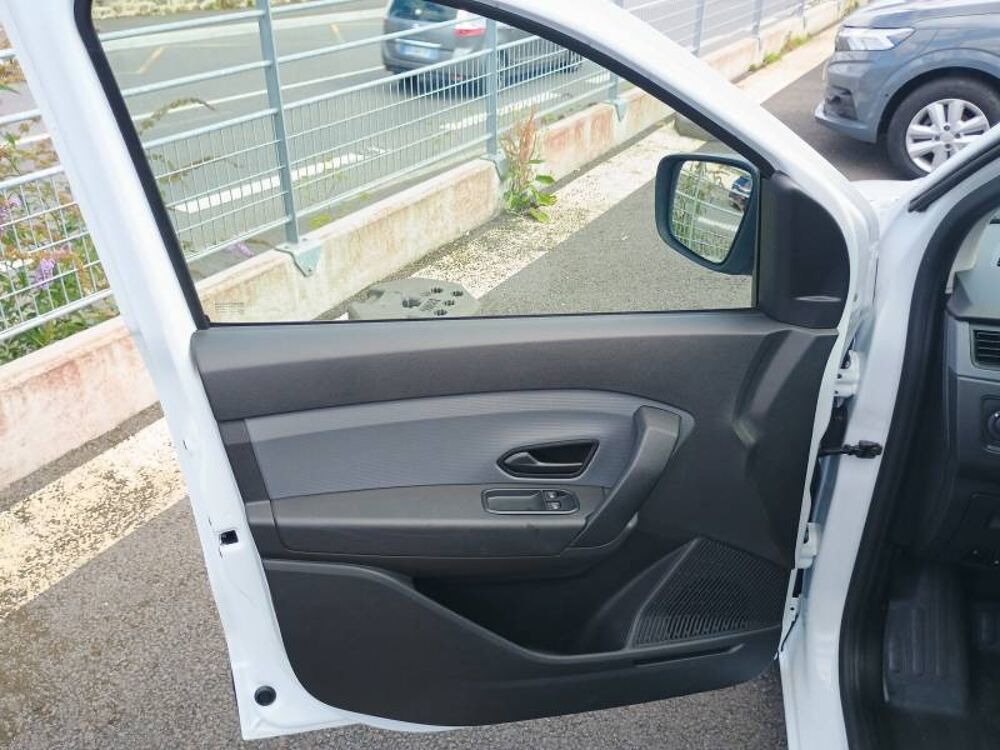 Express EXPRESS VAN BLUE DCI 95 - 22 CONFORT 2024 occasion 22000 Saint-Brieuc