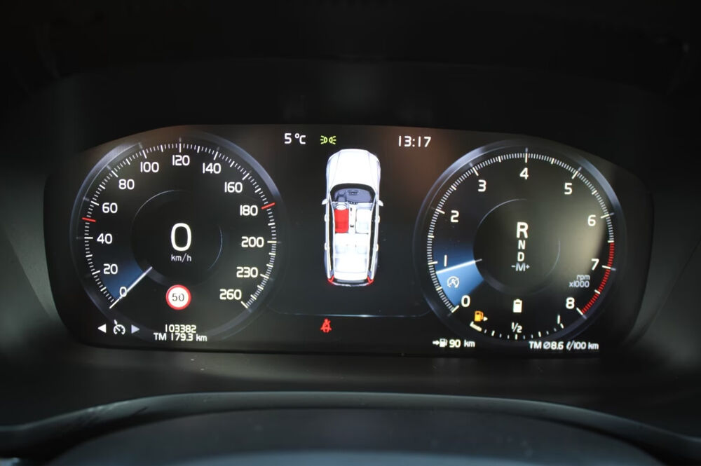 V60 R Design 163ch - Toit ouvrant &amp; Pano - Carplay - Si&egrave;ges 2021 occasion 33320 Eysines