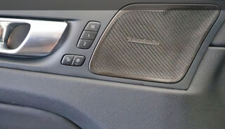XC60 B4 D AWD R-Design Dark Plus 197 ch - Toit panoramique – Harm 2023 occasion 33320 Eysines