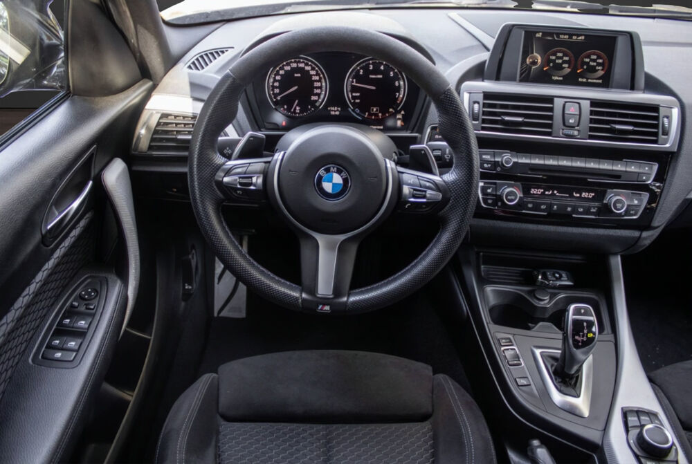 S&eacute;rie 1 M140i xDrive M Performance 340 ch BVA8 • Alcantara • &Eacute;chappe 2016 occasion 33320 Eysines