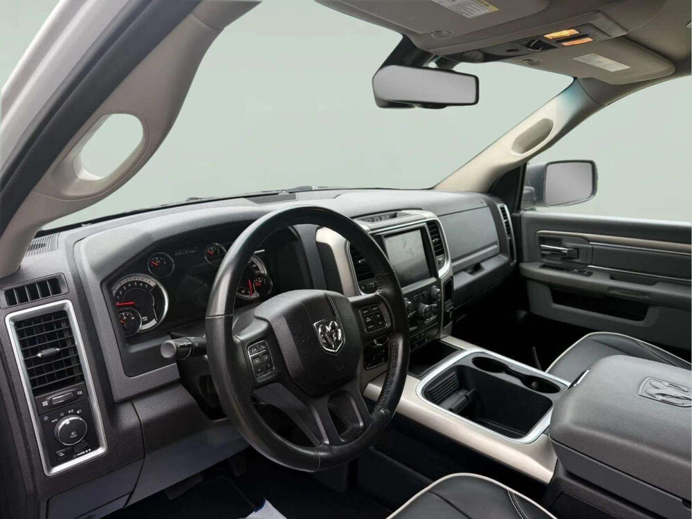 RAM 1500 QUAD CAB * V8 5.7 HEMI 402 CH * 4X4 * CUIR * GPS 2019 occasion 33150 Cenon