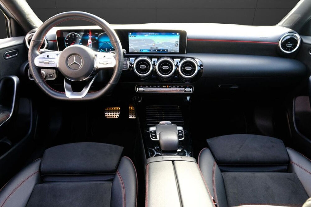 Classe A A200 AMG – 1.3 163ch – Toit panoramique – Si&egrave;ges chauffants 2019 occasion 33320 Eysines