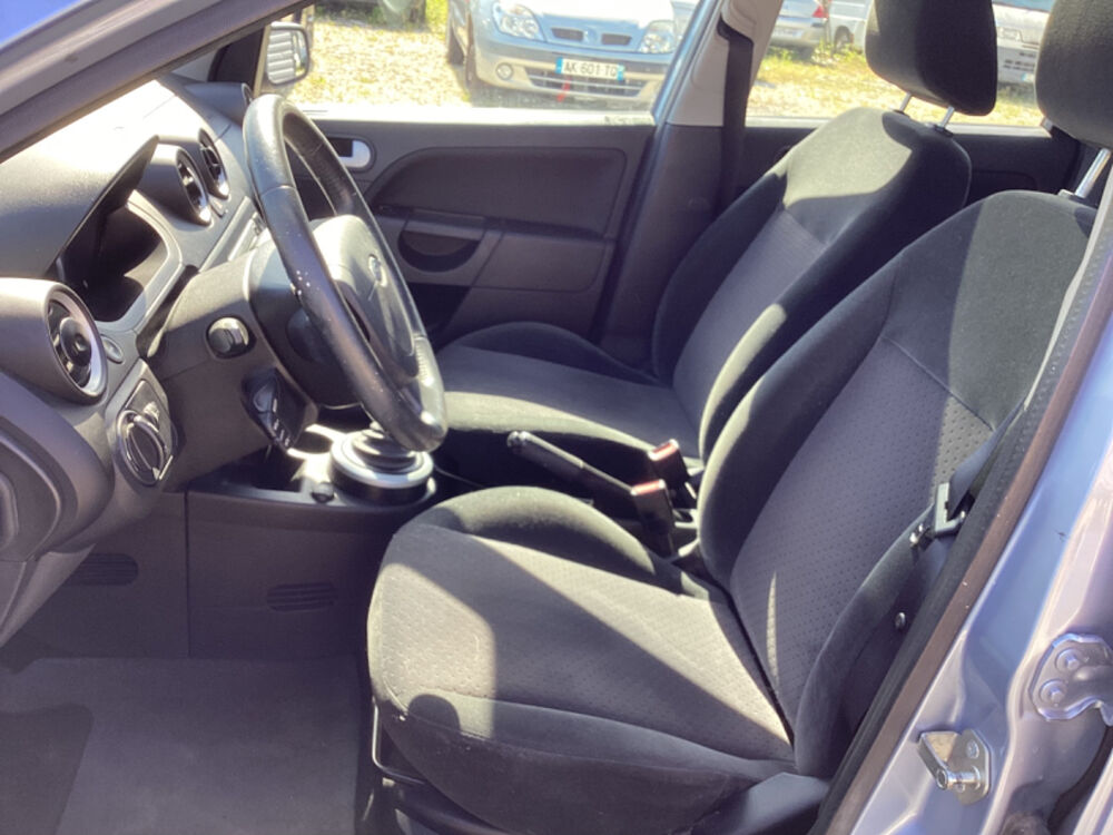 Fiesta Ghia 1.4 TDCI 70 CH BOITE AUTO 2005 occasion 33700 M&eacute;rignac