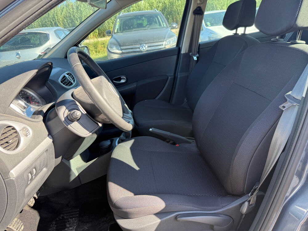 Clio 1.6 16V 2007 occasion 13300 Salon-de-Provence