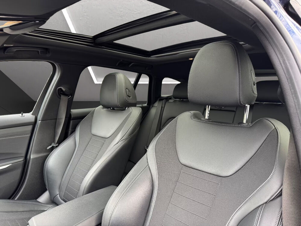 S&eacute;rie 3 330i Touring Sport Line – 258ch • Toit Panoramique • ACC • H 2019 occasion 33320 Eysines