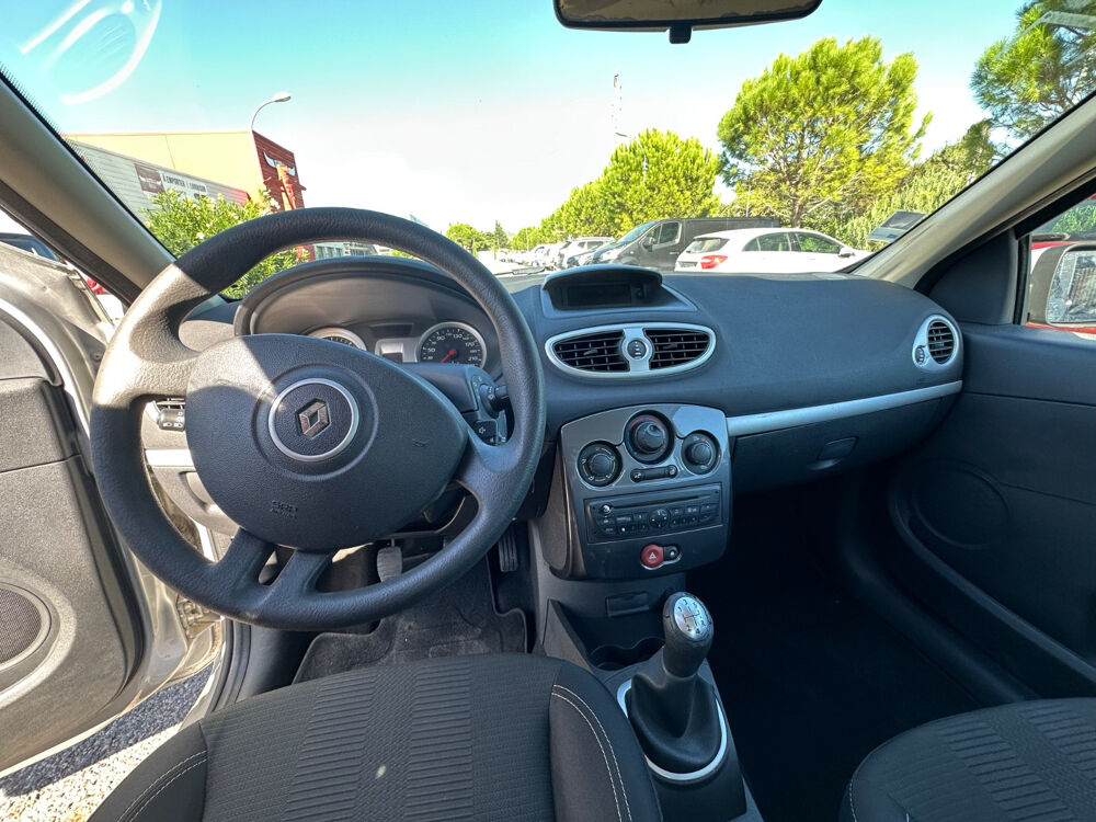Clio III Expression Clim 2011 occasion 13300 Salon-de-Provence