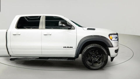 RAM 5.7 V8 HEMI 4x4 * Longbed 2 m * Pack Offroad Nuit * LED * AH 2021 occasion 33150 Cenon