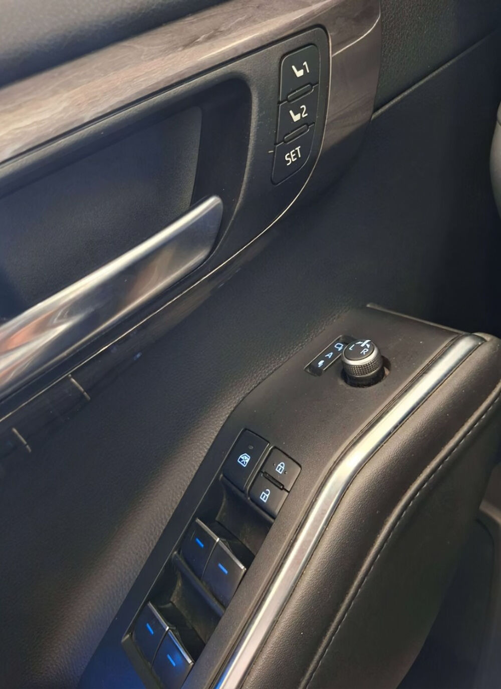 Highlander 2.5 Hybrid Lounge e-CVT – 7 places – Cuir – Toit panoramique 2022 occasion 33320 Eysines