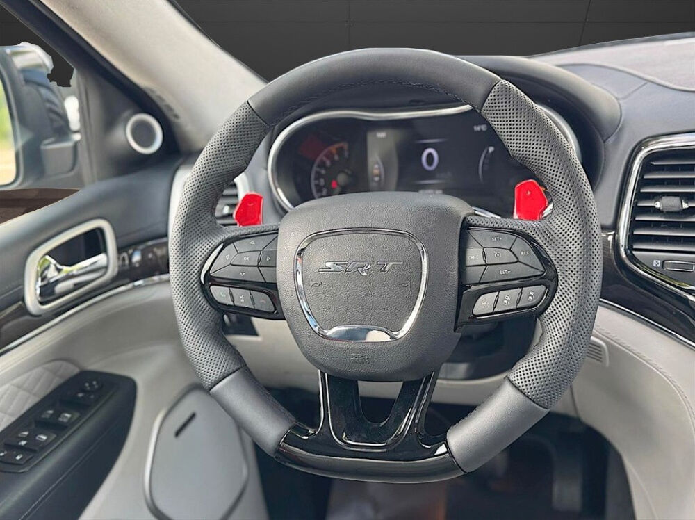 Grand Cherokee &middot; 5.7 V8 352ch &middot; Summit &middot; Pack SRT &middot; Toit panoramique &middot; Harm 2020 occasion 33320 Eysines