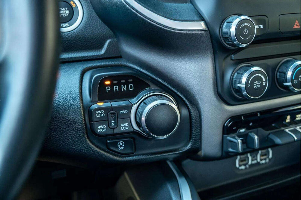 RAM 1500 Big Horn * V8 5.7 HEMI * 401 ch * 4x4 * CarPlay * Cam&eacute;r 2020 occasion 33150 Cenon