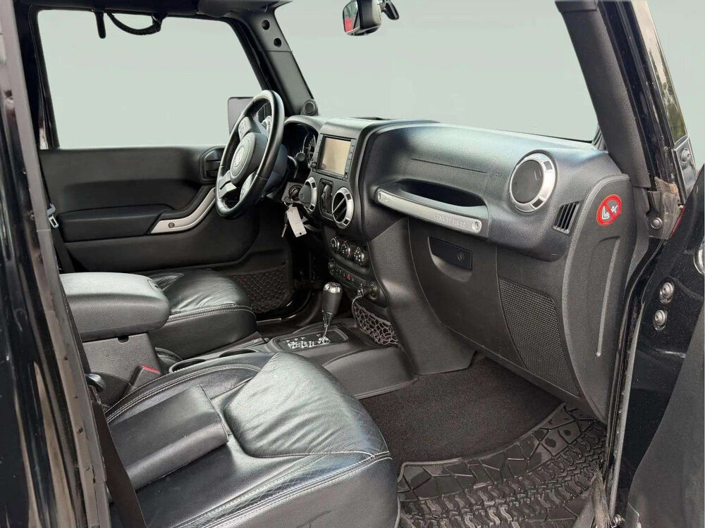Wrangler Unlimited Sahara * 2.8 CRD * 4x4 * Bo&icirc;te Auto * Cuir * Hard 2013 occasion 33150 Cenon
