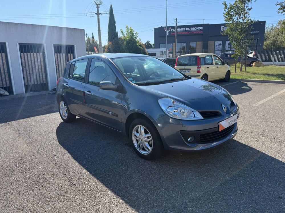 Clio 1.6 16V 2007 occasion 13300 Salon-de-Provence