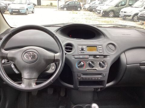 Yaris 1.0 Linea Luna 2005 occasion 33700 M&eacute;rignac