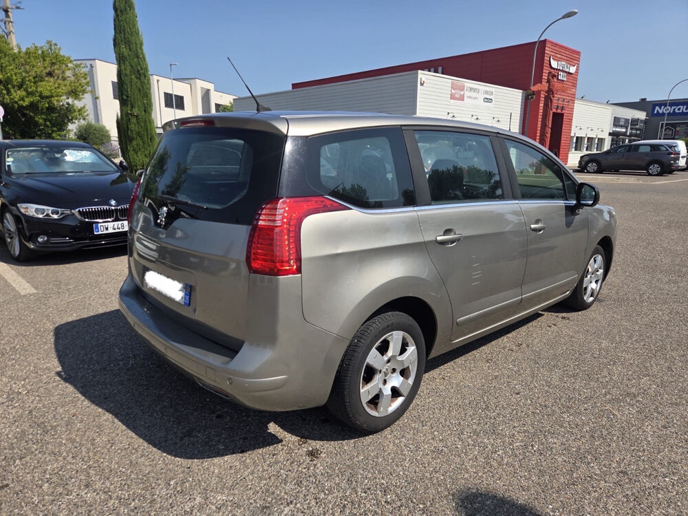 5008 Premium 2011 occasion 13300 Salon-de-Provence