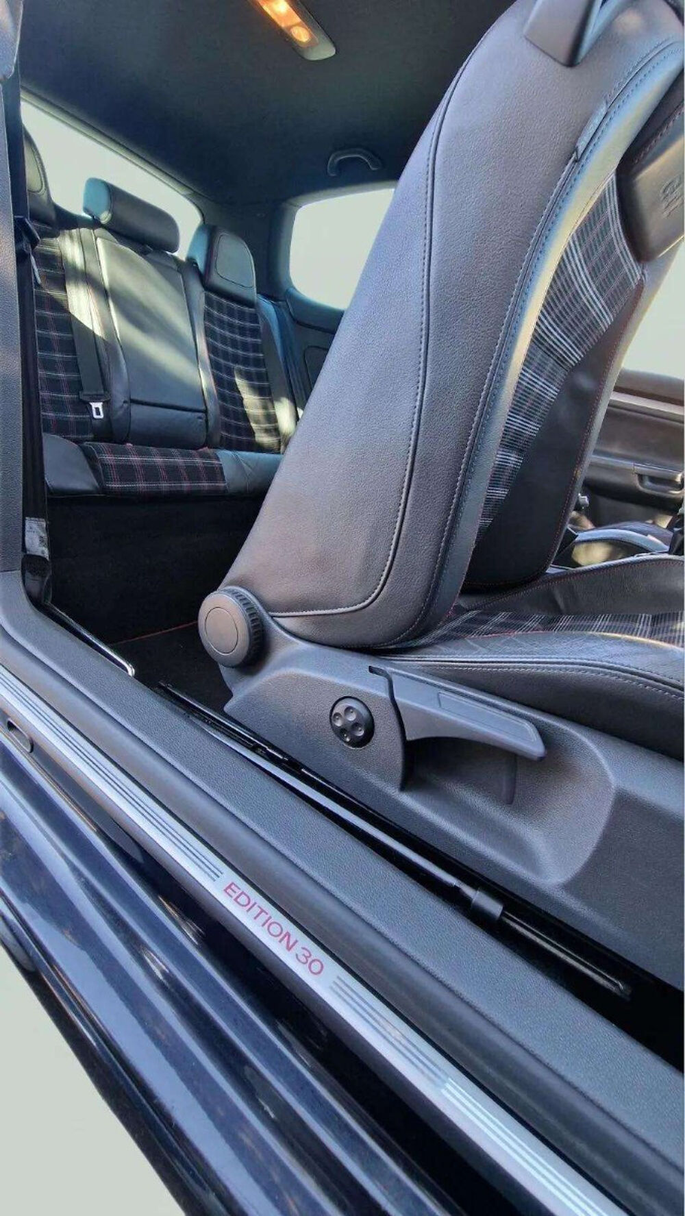 Golf 5 GTI Edition 30 – 2.0 TFSI 230ch – Bo&icirc;te manuelle – Jantes 2007 occasion 33150 Cenon