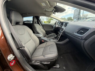 V40 D2 ,Momentum Geartronic, gps, telephone, camera de recul etc 2016 occasion 24750 Tr&eacute;lissac