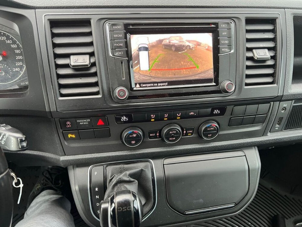 MULTIVAN T6 - 2.0 TDI 150 &middot; Bulli DSG &middot; CarPlay &middot; 6 places &middot; Cam&eacute;ra 2018 occasion 33320 Eysines