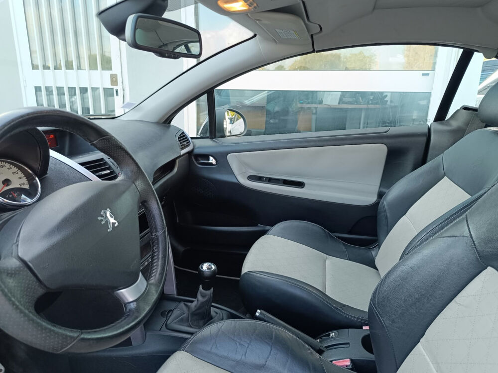 207 CC 1.6 HDI 16V 110CH FAP BLUE LION F&eacute;line 2008 occasion 06220 Le Golfe Juan