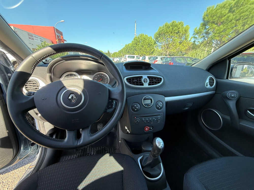 Clio 1.6 16V 2007 occasion 13300 Salon-de-Provence