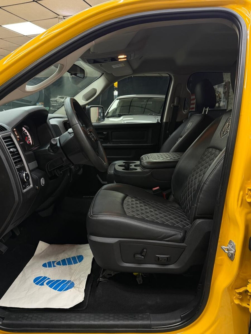 RAM BIGHORN CREW CAB 4X4 * V8 HEMI 5.7 401 CH * GPL * RUMBLE BEE 2019 occasion 33150 Cenon