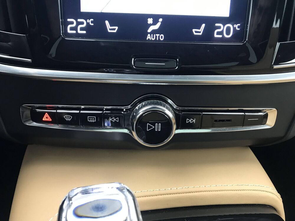 S90 T8 Twin Engine 303 + 87 ch Geartronic 8 2019 occasion 25000 Besan&ccedil;on