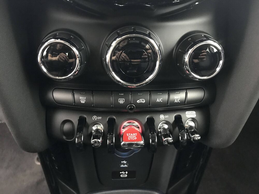 Cooper Hatch 5 Portes 136 ch DKG7 2021 occasion 25000 Besan&ccedil;on