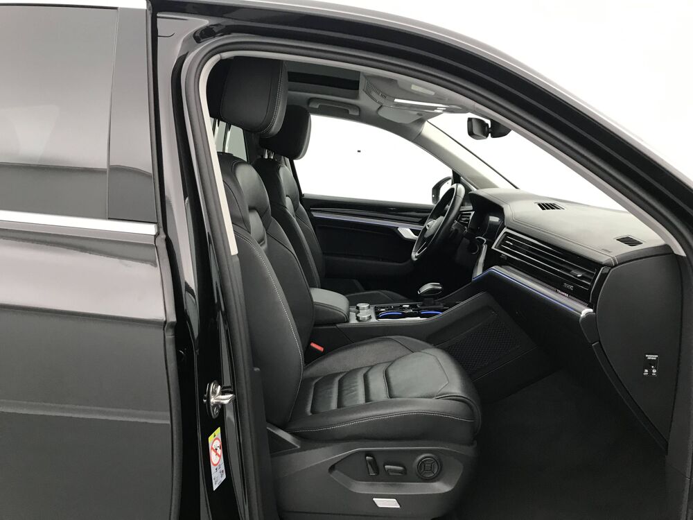 Touareg 3.0 V6 eHybrid 381ch Tiptronic 8 4Motion 2024 occasion 25000 Besan&ccedil;on