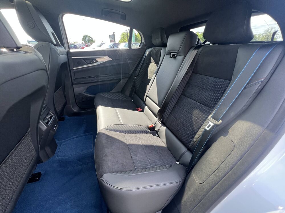 Rafale hyper hybrid E-Tech 300 ch 4x4 2026 occasion 50000 Saint-L&ocirc;
