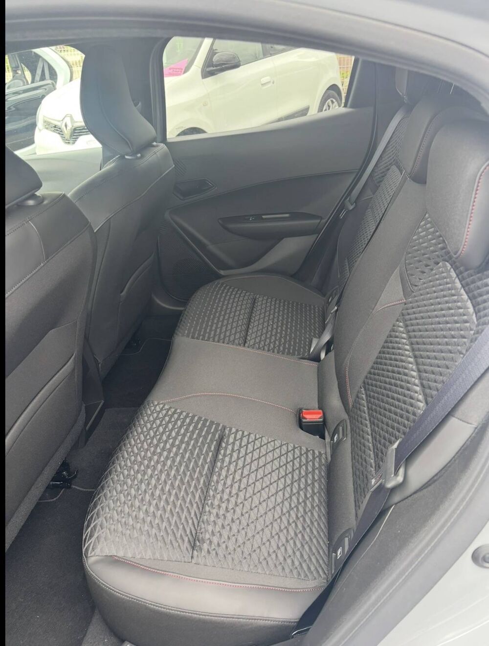 Clio E-Tech full hybrid 160 ch 2026 occasion 56800 Plo&euml;rmel