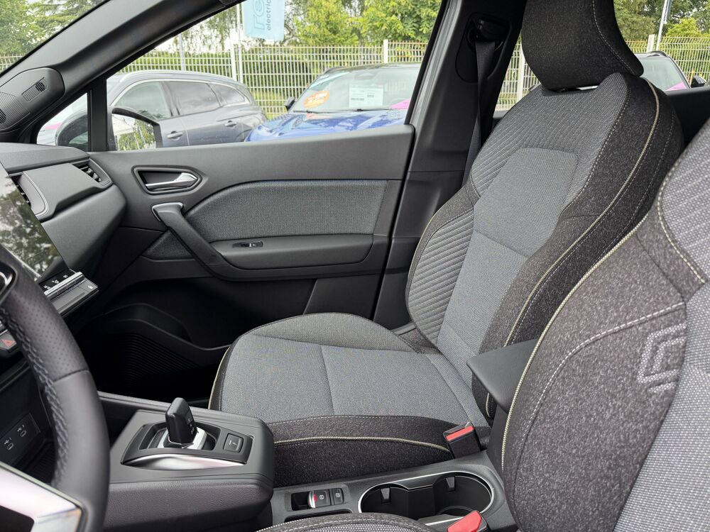Captur E-Tech full hybrid 160 ch 2026 occasion 56800 Plo&euml;rmel