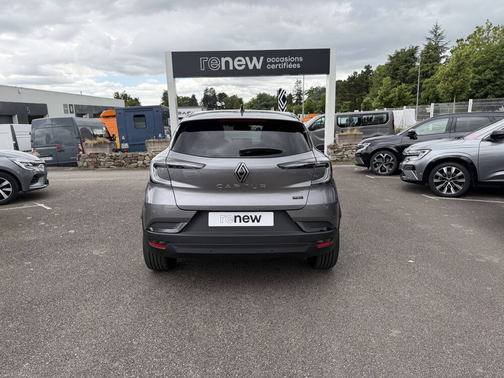 Captur E-Tech full hybrid 160 ch 2026 occasion 56800 Plo&euml;rmel