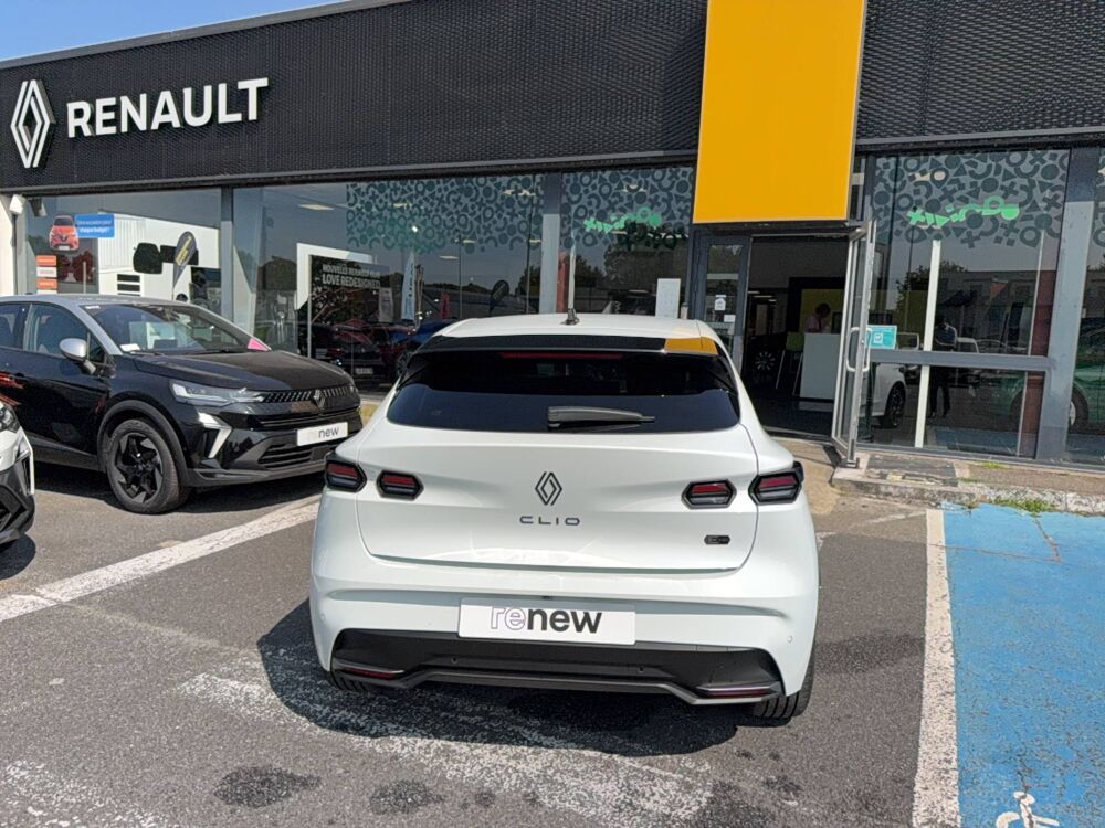 Clio E-Tech full hybrid 160 ch 2026 occasion 56400 Auray