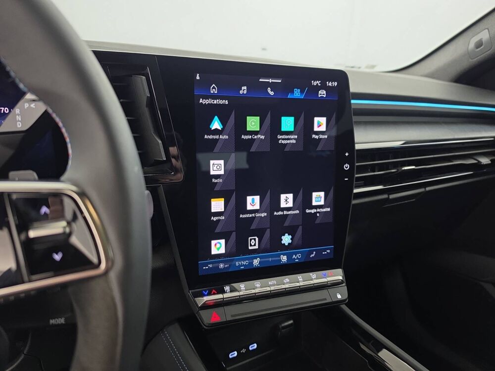 Rafale E-Tech full hybrid 200 ch 2026 occasion 56000 Vannes