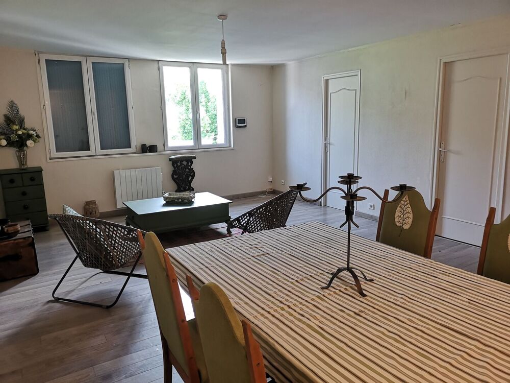 A vendre : Appartement de 3 chambres dans le centre de Marcic avec salon de 30 m² - DPE D