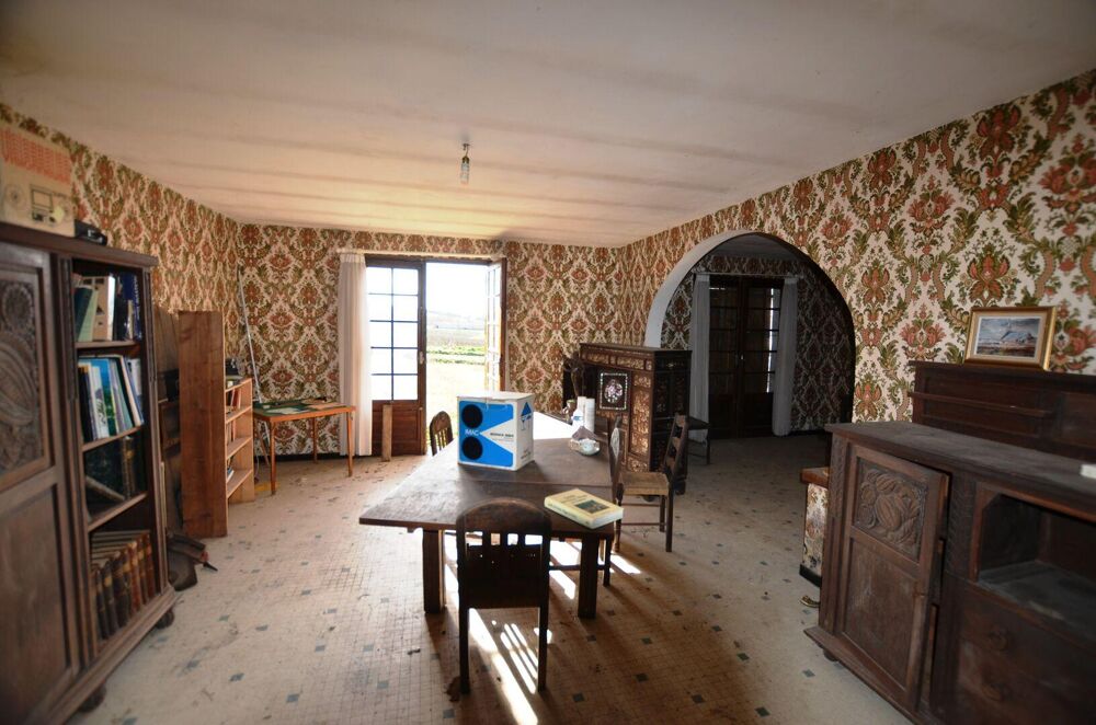 Mouchan, Gers: Maison à rénover 3 chambres et dépendances attenantes, style longère, avec grand garage indépendant et terrain de