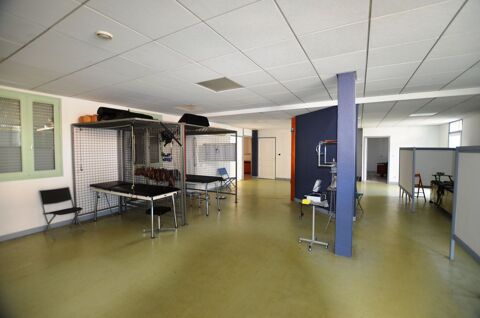 A vendre en exclusivit&eacute; sur Auch (32): local commercial ou professionnel de 160m&sup2; avec place de stationnement priv&eacute;e 235000 32000 Auch