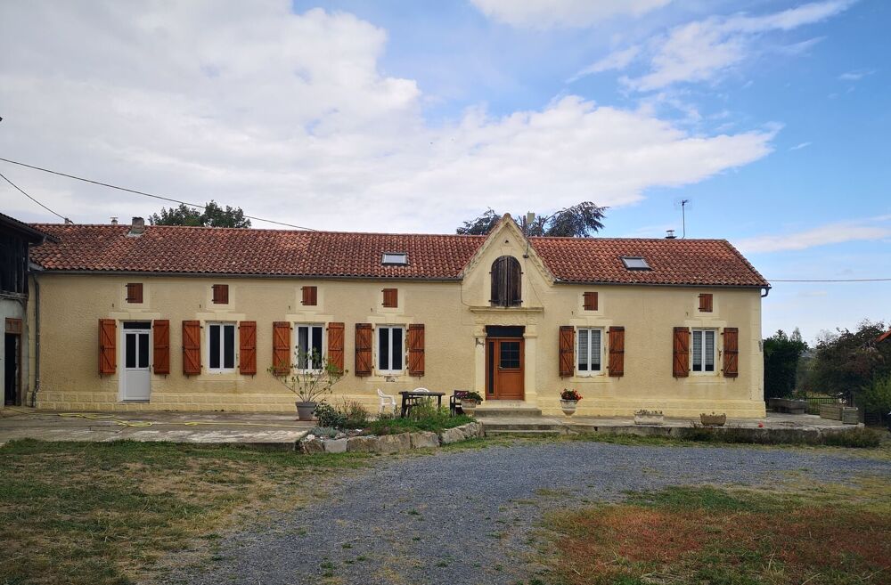 Vente Maison A vendre, Hautes-Pyrénées (65): ferme avec maison et 3 hectares de terrain, 2 puits et de nombreuses dépendances, située dans un Buzon