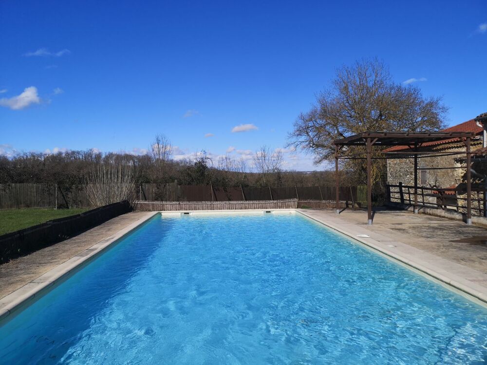 Maison à vendre, Gers, secteur de Condom : Propriété de 5 chambres avec dépendances, piscine chauffée et jardin de 9000m2 dans