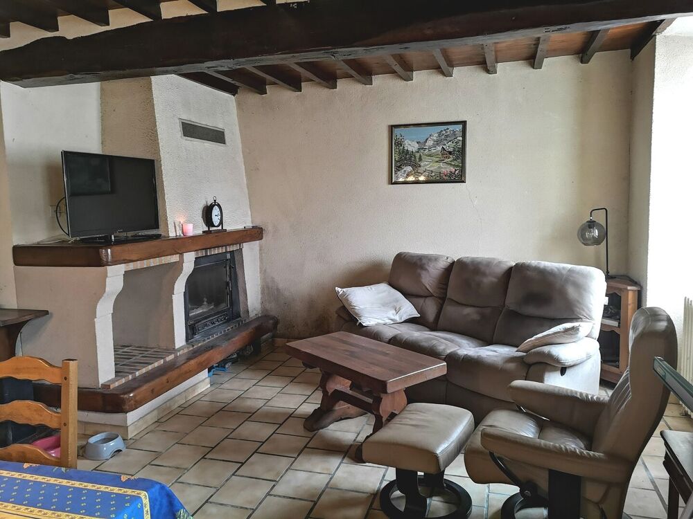 Vente Maison A vendre, Hautes-Pyrénées (65): ferme avec maison et 3 hectares de terrain, 2 puits et de nombreuses dépendances, située dans un Buzon