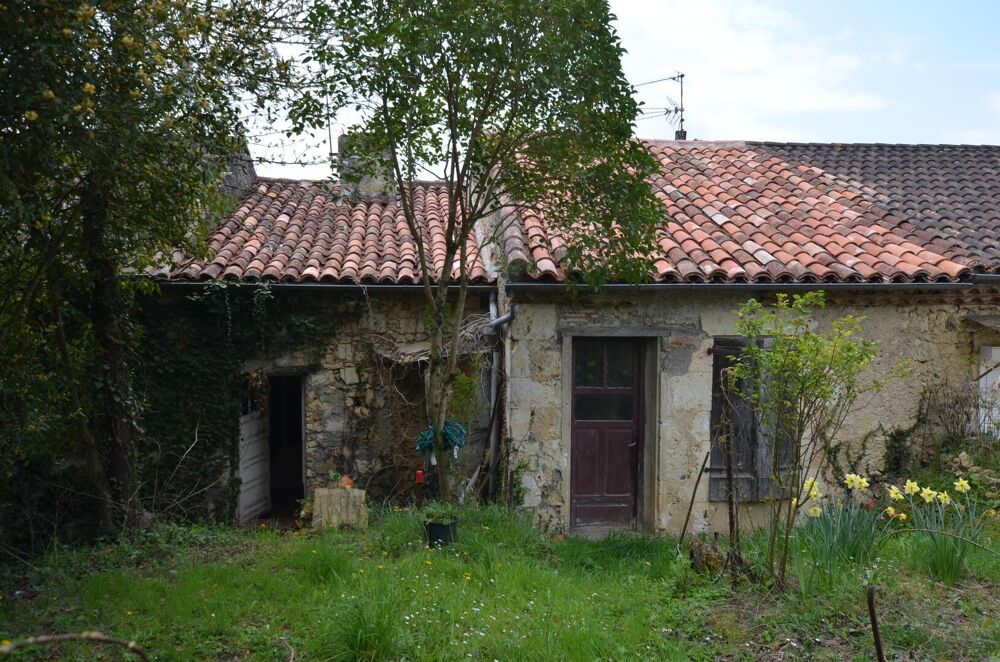 À vendre sur Vic-Fezensac, Gers: Maison à rénover entièrement (sauf la toiture qui est neuve) avec jardin et grand garage, proch