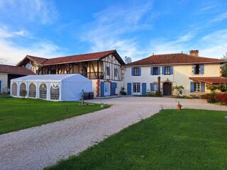  Immeuble � vendre 15 + pi�ces 370 m�